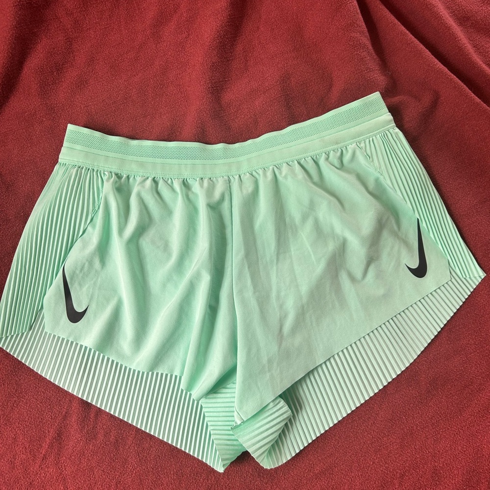 Nike Aeroswift shorts green